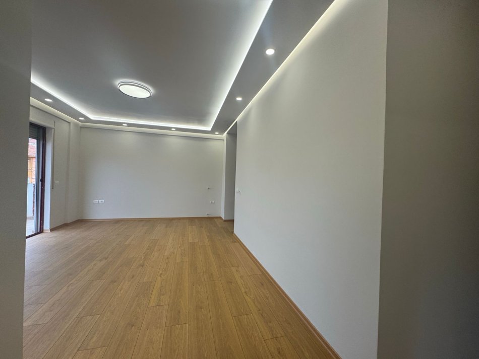 Tirane, shitet apartament 2+1+Aneks+Ballkon , 116 m² 239.000 € (Tipologji 2+1+2,Perballe Kompleksit Halili)