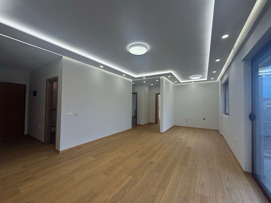 Tirane, shitet apartament 2+1+Aneks+Ballkon , 116 m² 239.000 € (Tipologji 2+1+2,Perballe Kompleksit Halili)