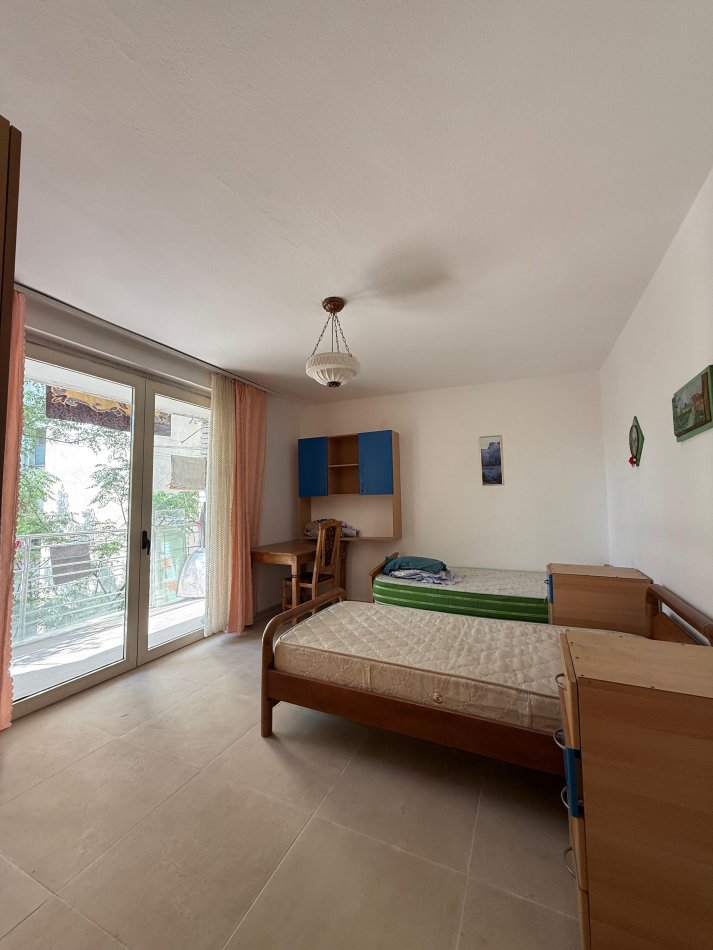 Tirane, jepet me qera apartament 3+1+Ballkon Kati 4, 90 m² 600 € (Tek Mozaiku)