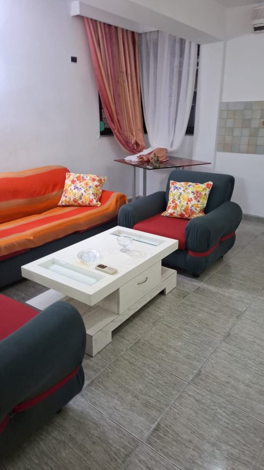 Tirane, jepet me qera apartament 1+1+Ballkon Kati 1, 65 m² 380 € (Ali dem perball atsh)