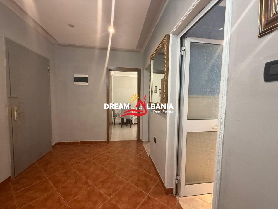 Tirane, jepet me qera apartament 2+1 Kati 1, 74 m² 500 € (Tek Pazari i Ri, Rruga Tefta Tashko Koco)
