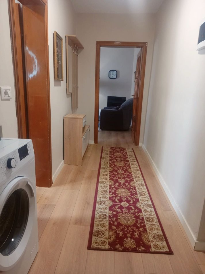 Tirane, jepet me qera apartament 1+1+Aneks Kati 3, 550 € (Mbrapa Ambasades Amerikane)