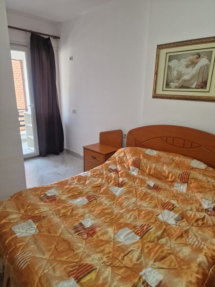 Shqiperi, jepet me qera apartament 2+1+Ballkon Kati 7, 80 m² 400 € (Perball American 3)