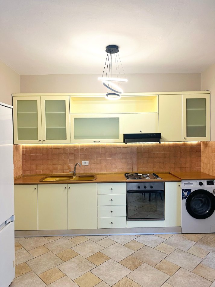 Tirane, jepet me qera apartament 1+1+Ballkon Kati 15, 67 m² 550 € (Qendër, Pranë Prokurorisë Përgjithshme)