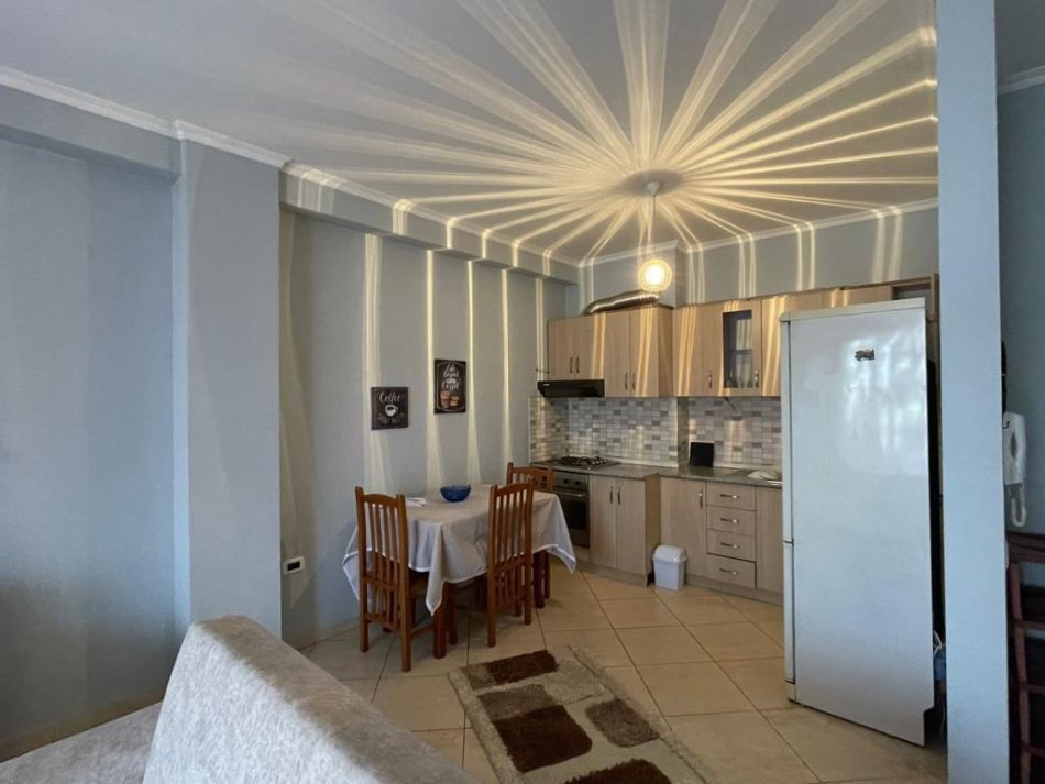 Tirane, jepet me qera apartament 1+1+Ballkon Kati 7, 70 m² 430 € (Pranë Big Market)