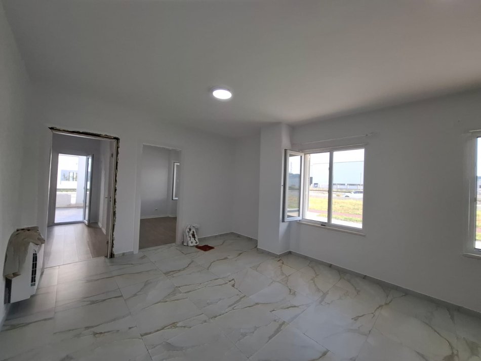Jap2+1+verande+parkim, Kati 0, 120m² 420€ (UNIVERS CITY)