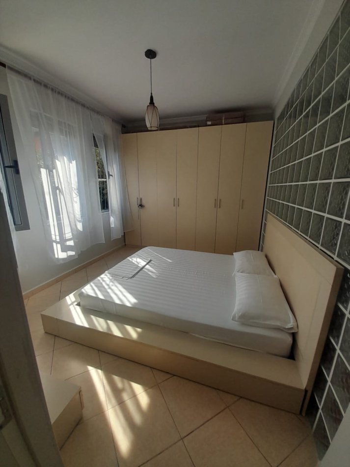 Tirane, jepet me qera apartament 1+1 Kati 1, 65 m² 350 € (Pranë Shkollës 17 Shkurti Fresk)