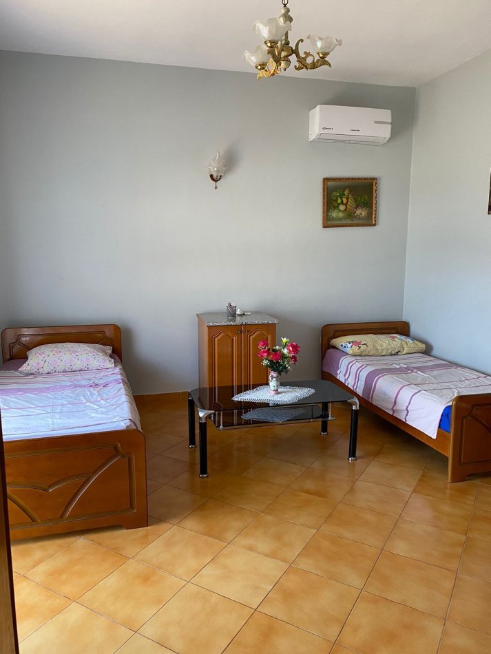 Tirane, shitet shtepi 2+1+Ballkon Kati 2, 230 m² 190.000 € (KAMEZ)