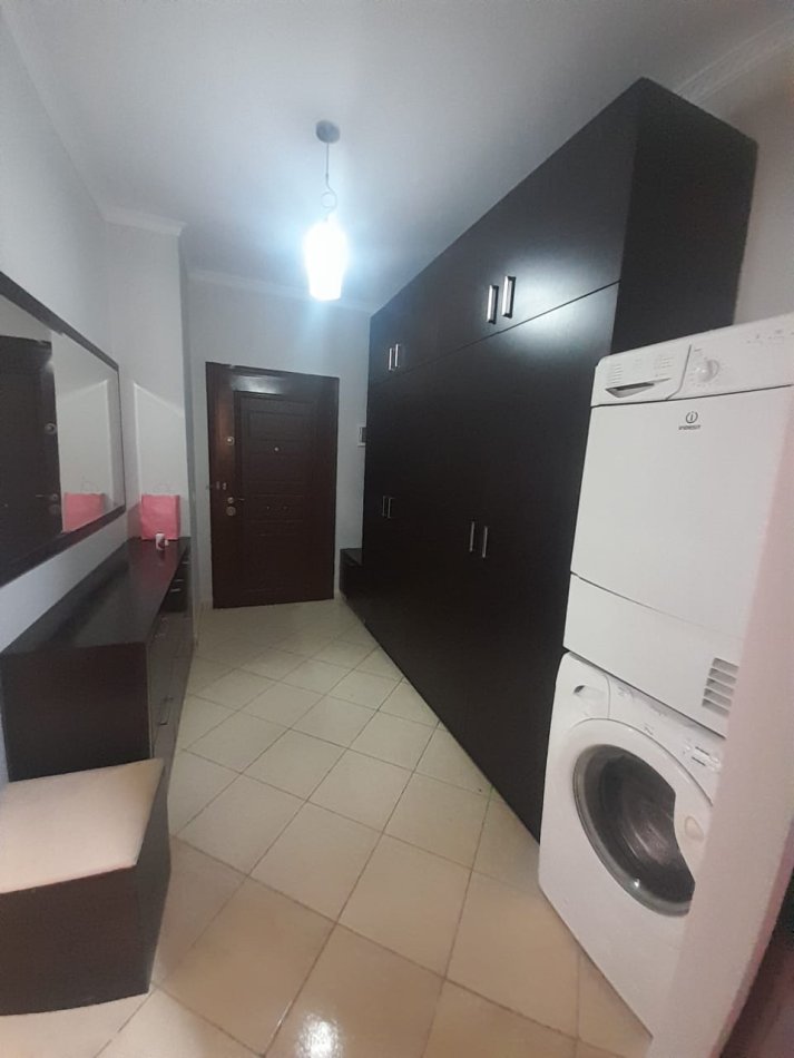 Tirane, jepet me qera apartament 1+1 Kati 1, 65 m² 350 € (Pranë Shkollës 17 Shkurti Fresk)