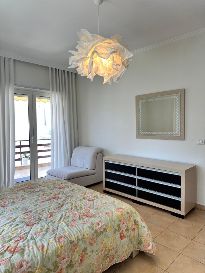 Tirane, jepet me qera apartament 2+1+Aneks+Ballkon Kati 3, 120 m² 800 € (Kopshti Zoologjik)