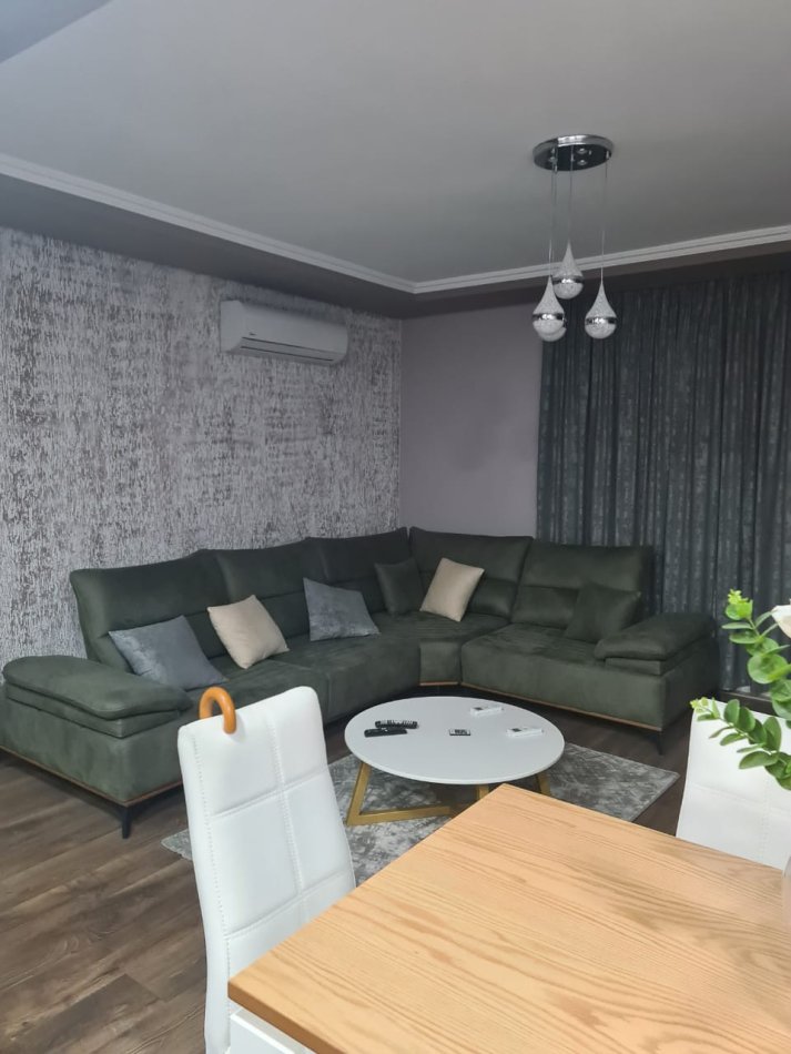 Tirane, shitet apartament 2+1+Ballkon Kati 4, 108 m² 191.002 € (Rruga Muhamet Gjollesha)