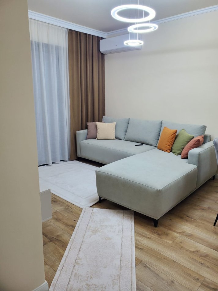 Tirane, jepet me qera apartament 1+1+Ballkon Kati 3, 60 m² 1.000 € (Liqeni Thate)