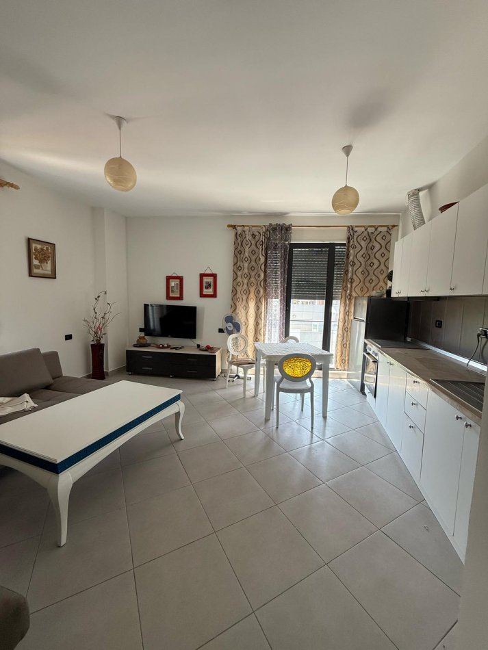 Tirane, jepet me qera apartament 1+1+Ballkon Kati 5, 70 m² 450 € (Rruga Dibrës/Pranë Spitalit Amerikan 2)