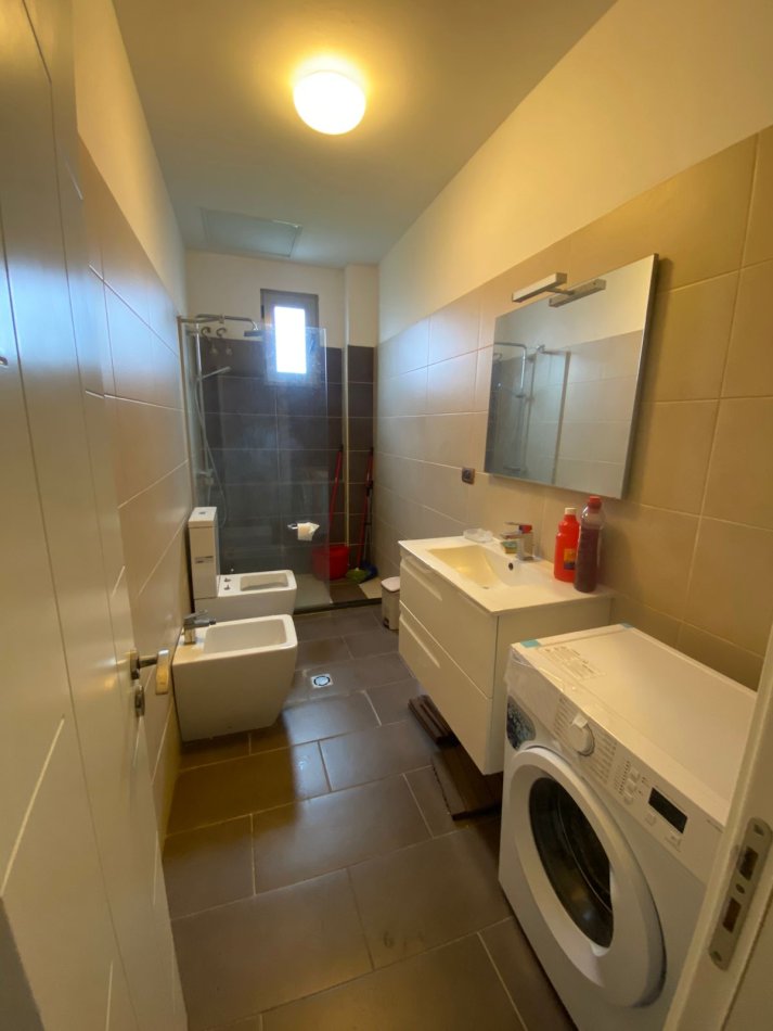 Tirane, jepet me qera apartament 1+1+Ballkon Kati 8, 70 m² 500 € (Ish Fusha Aviacionit,Rruga Artan Lenja)