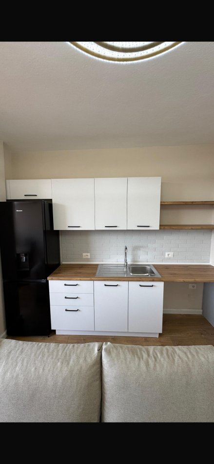 Tirane, jepet me qera apartament 2+1+Ballkon Kati 5, 90 m² 650 € (Pranë Hotel Mondial/21 Dhjetori)