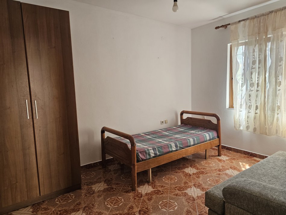 Tirane, jepet me qera Vile 2+1 Kati 1, 80 m² 450 € (Bulevardi i ri)