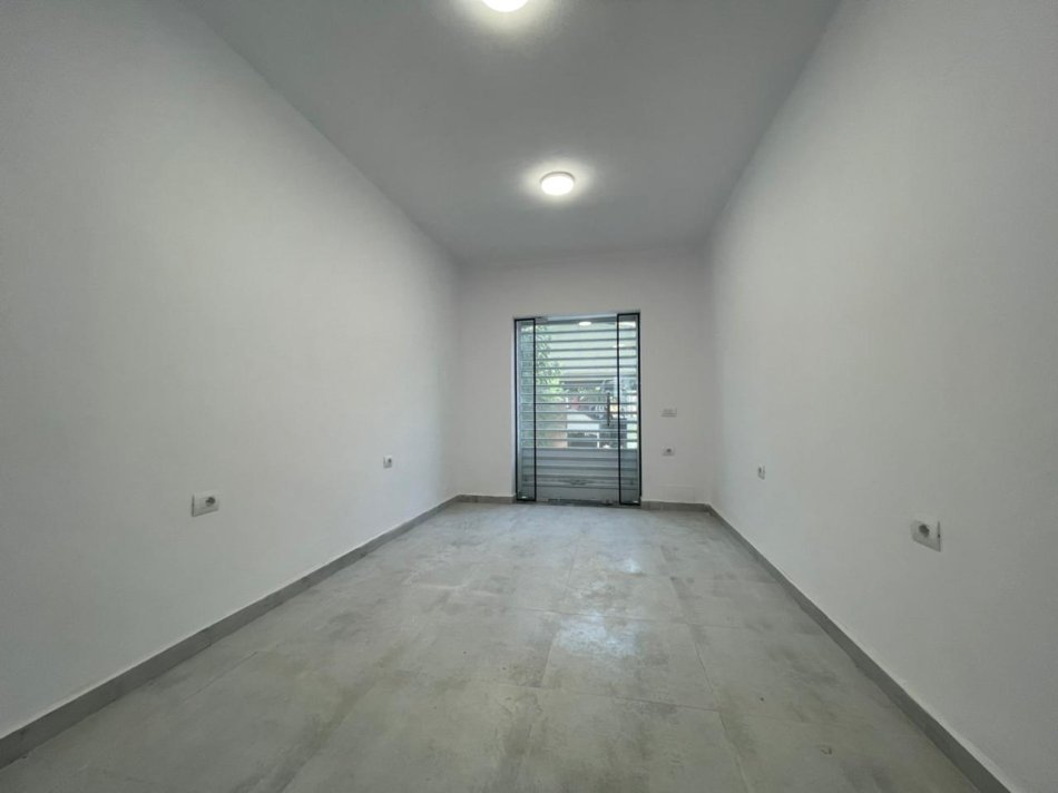 Tirane, shitet ambjent biznesi Kati 0, 69 m² 310.500 € (STADIUMI DINAMO)