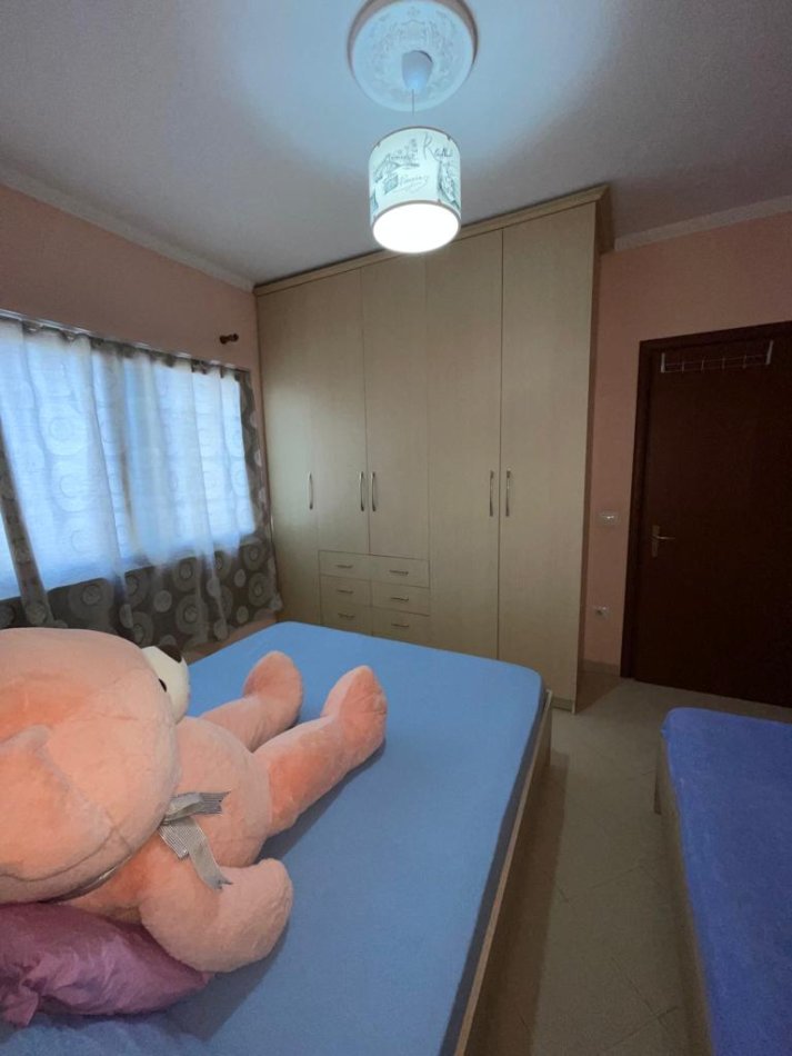 Tirane, jepet me qera apartament 1+1+Ballkon Kati 7, 75 m² 370 € (Prane Vila L)