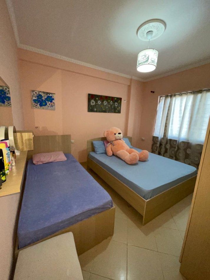 Tirane, jepet me qera apartament 1+1+Ballkon Kati 7, 75 m² 370 € (Prane Vila L)