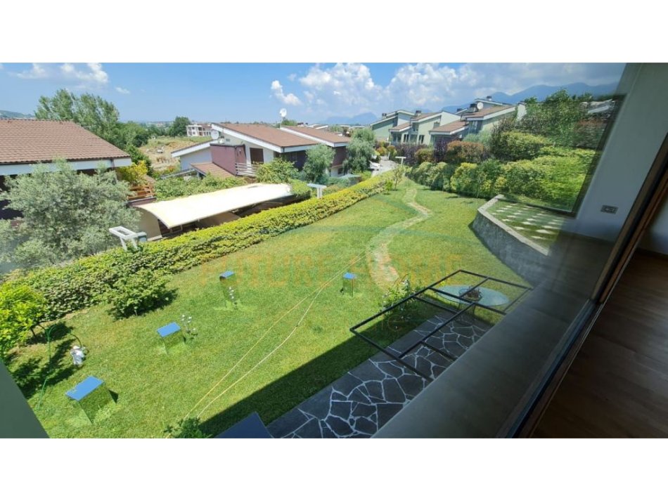 Tirane, shitet Vile 2 Katshe Kati 1, 1.050 m² 1.299.000 € (Rruga e Vilave)
