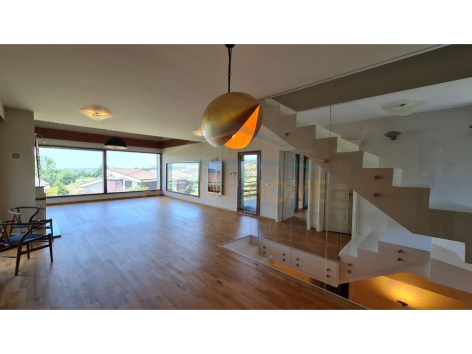 Tirane, shitet Vile 2 Katshe Kati 1, 1.050 m² 1.299.000 € (Rruga e Vilave)
