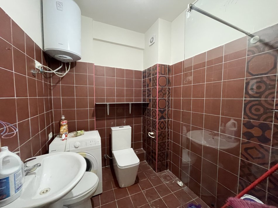 Tirane, jepet me qera apartament 2+1 , 70 m² 450 € (Astir)