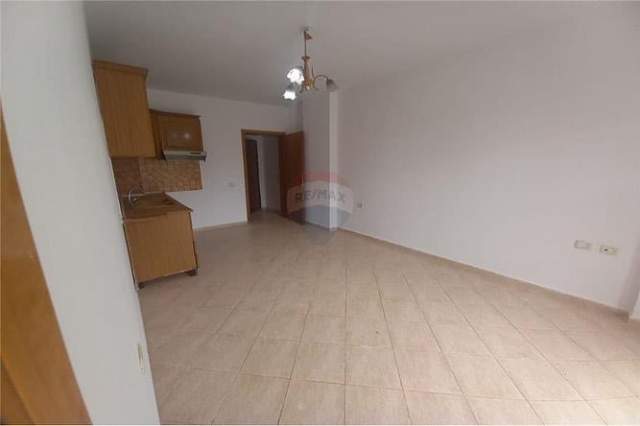 Tirane, shitet apartament 2+1+BLK