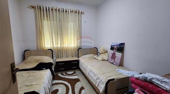 Tirane, shitet apartament 2+1+BLK
