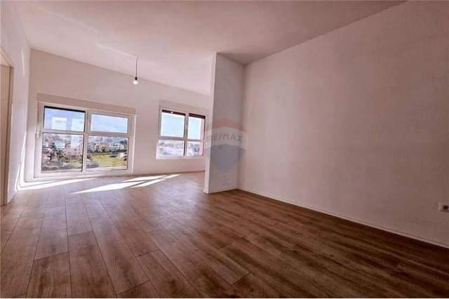 Tirane, shitet apartament 2+1+BLK