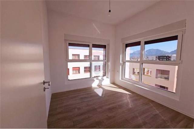 Tirane, shitet apartament 2+1+BLK