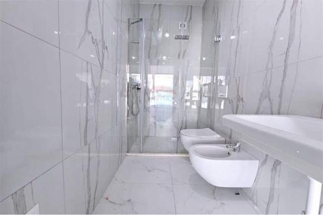 Tirane, shitet apartament 2+1+BLK