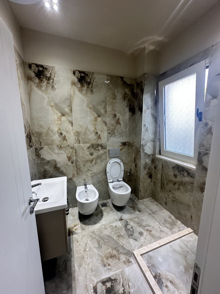 Gjiri Lalezit |Durrres, shitet apartament 2+1+2, Kati 2, 125 m² 275,000 €