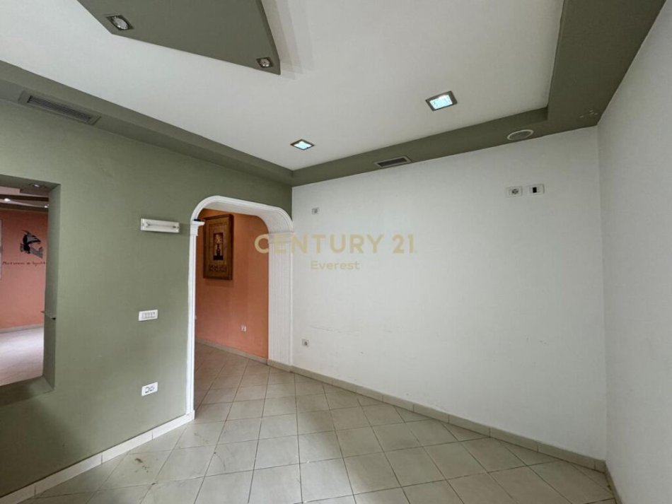 Tirane, shitet apartament 1+1 Kati 1, 51 m² 80.000 € (Tek Brryli)