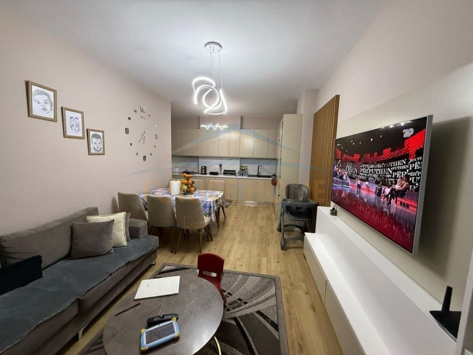 Okazion Tirane, shitet apartament 2+1+Ballkon Kati 9, 95 m² 135.000 € (Grand Gallery)