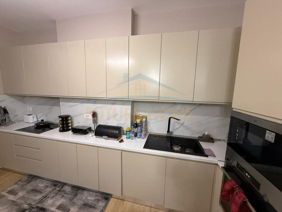 Okazion Tirane, shitet apartament 2+1+Ballkon Kati 9, 95 m² 135.000 € (Grand Gallery)