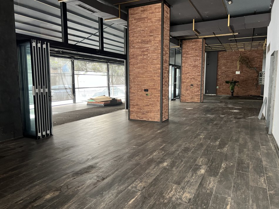 Tirane, jepet me qera ambjent biznesi Kati 0, 441 m² 4.000 € (Frederik Shiroka)