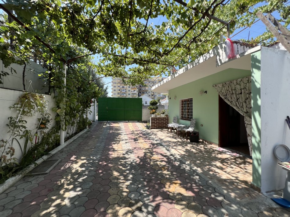 Tirane, shitet shtepi 1 Katshe Kati 1, 90 m² 115.000 € (Rruga Migjeni)