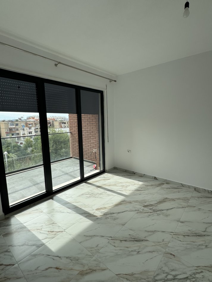 Tirane, jepet me qera apartament 1+1+Ballkon Kati 3, 80 m² 400 € (Kinostudio, Rruga kahraman ylli, prane Tv Klan)