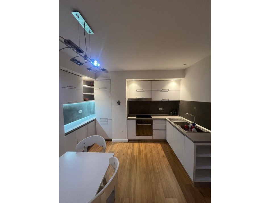 Tirane, shitet apartament 2+1 Kati 3, 90 m² 165.000 € (Rruga Artan Lenja)
