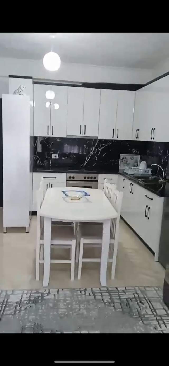 Tirane, jepet me qera apartament 1+1+BLK Kati 2, 70 m² 300 Euro (Qesarake)