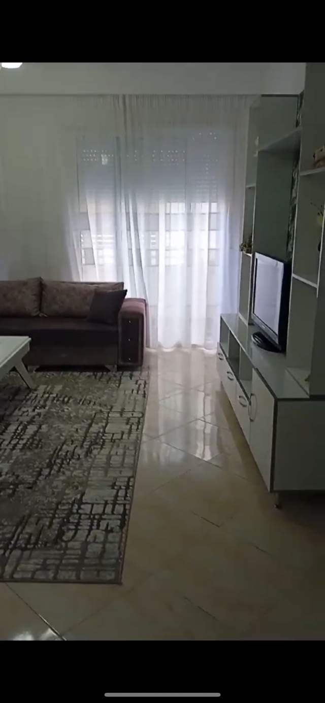 Tirane, jepet me qera apartament 1+1+BLK Kati 2, 70 m² 300 Euro (Qesarake)