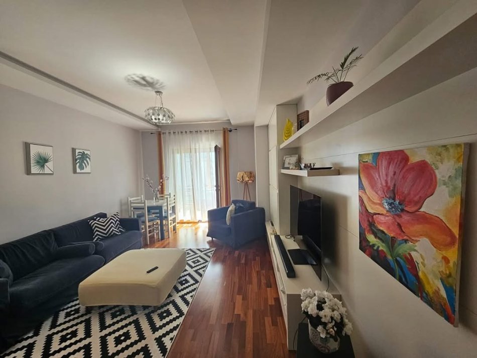 Tirane, jepet me qera apartament 1+1 , 65.000 € (Rruga e Kavajes)