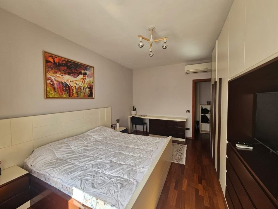 Tirane, jepet me qera apartament 1+1 , 65.000 € (Rruga e Kavajes)