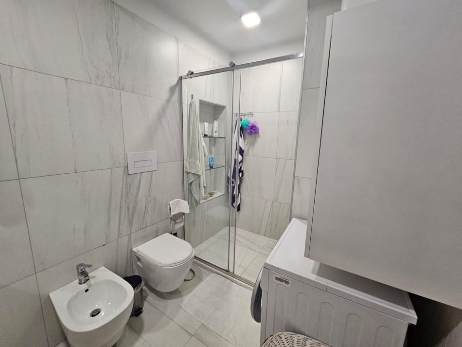Tirane, jepet me qera apartament 1+1 , 65.000 € (Rruga e Kavajes)