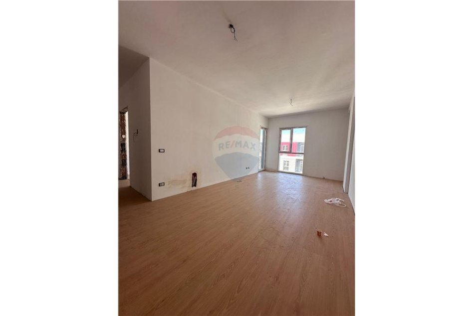 Tirane, shitet apartament 2+1 Kati 8, 85 m² 84.000 € (Qtu)
