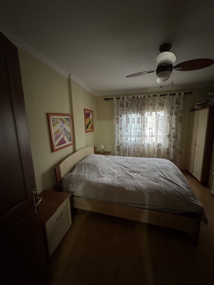 Tirane, jepet me qera apartament 2+1+Ballkon Kati 2, 80 m² 550 € (Myslym shyr, te tregu cam)