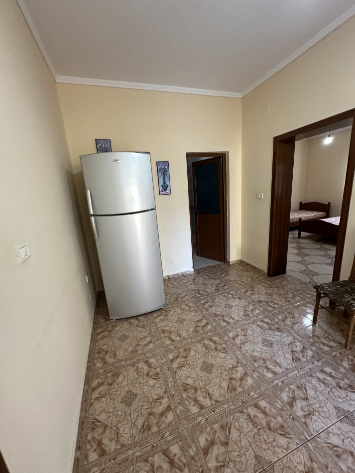 Tirane, jepet me qera Vile 2+1+Aneks+Ballkon Kati 1, 100 m² 380 € (Pasho Hysa ,Ali Dem prane kompleksit Mangalem)