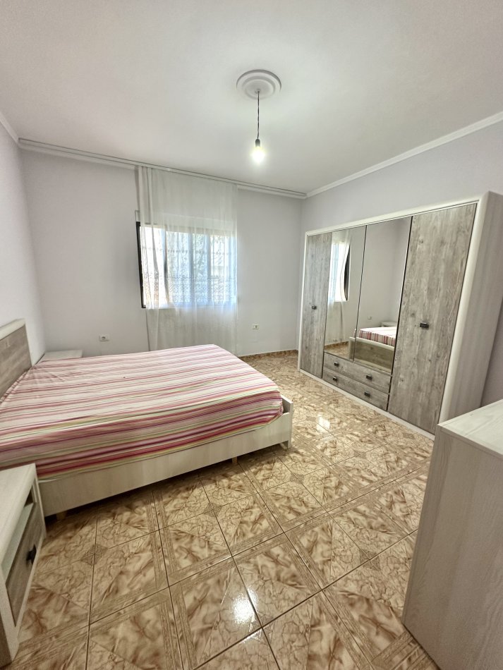 Tirane, jepet me qera Vile 2+1+Aneks+Ballkon Kati 1, 100 m² 380 € (Pasho Hysa ,Ali Dem prane kompleksit Mangalem)