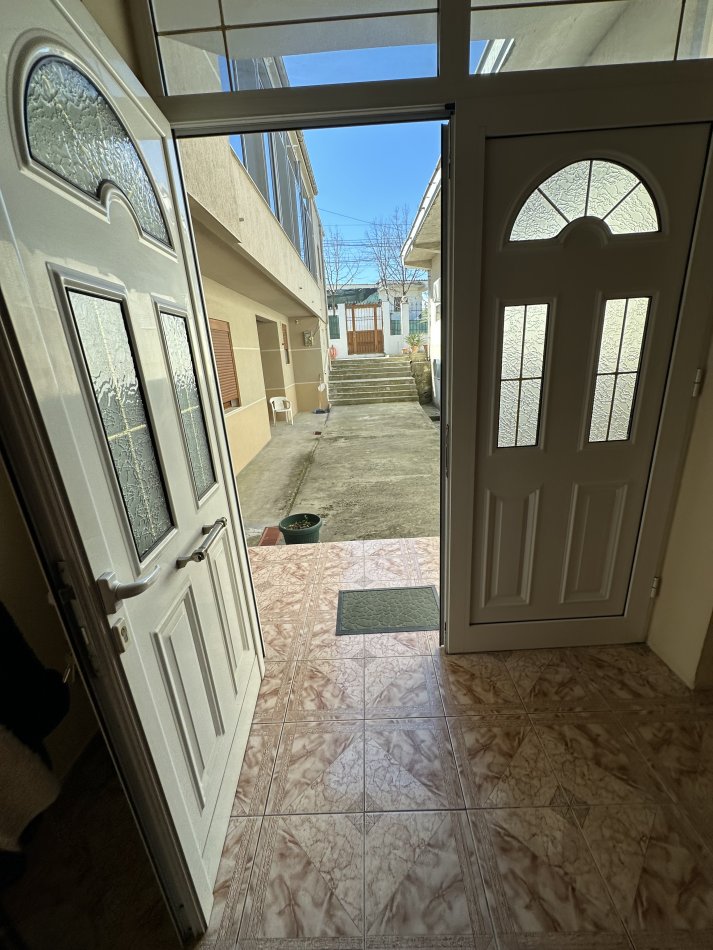 Tirane, jepet me qera Vile 2+1+Aneks+Ballkon Kati 1, 100 m² 380 € (Pasho Hysa ,Ali Dem prane kompleksit Mangalem)