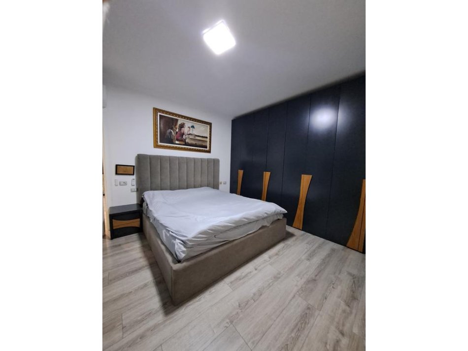 Tirane, jepet me qera apartament 3+1+Ballkon Kati 1, 125 m² (Selvia)